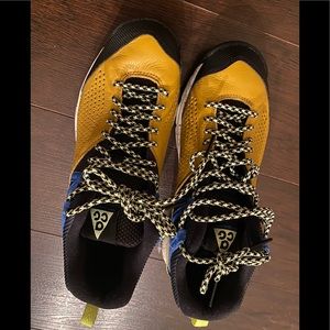 Nike ACG hiking shoes size 6